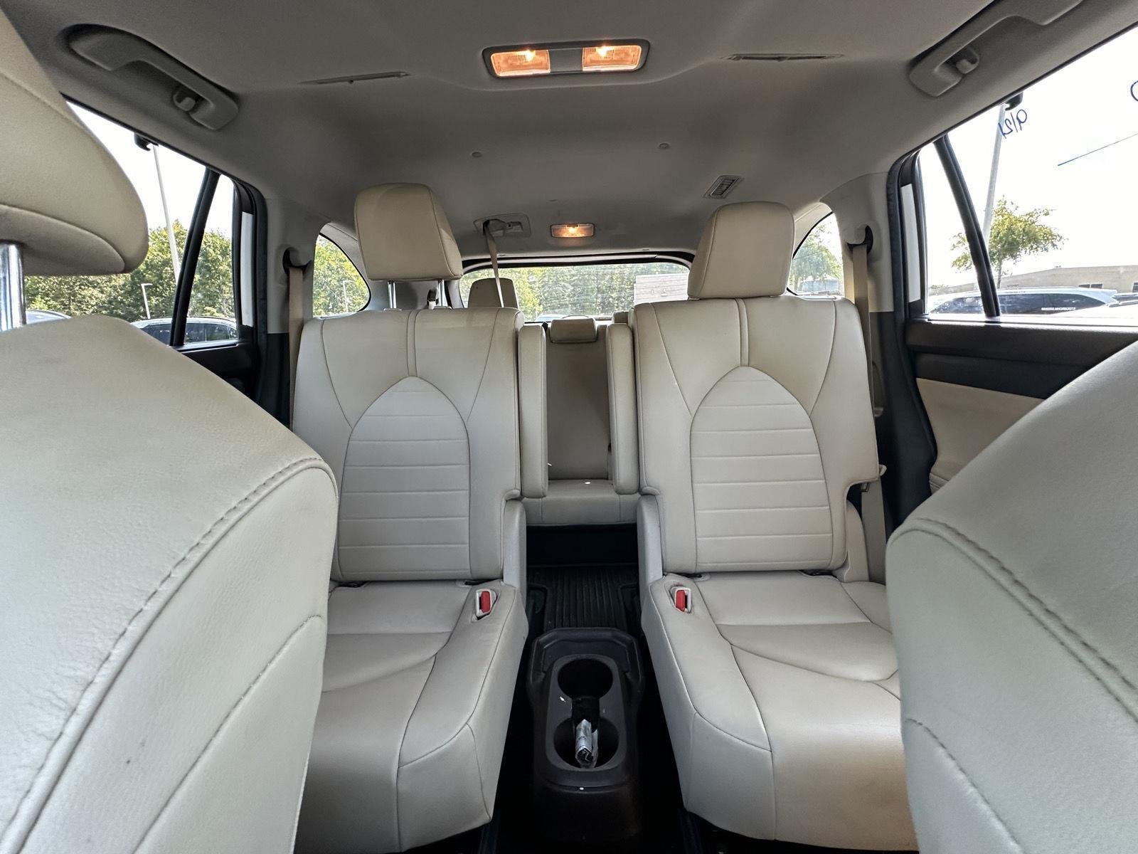 Used 2020 Blizzard Pearl Toyota XLE image 13