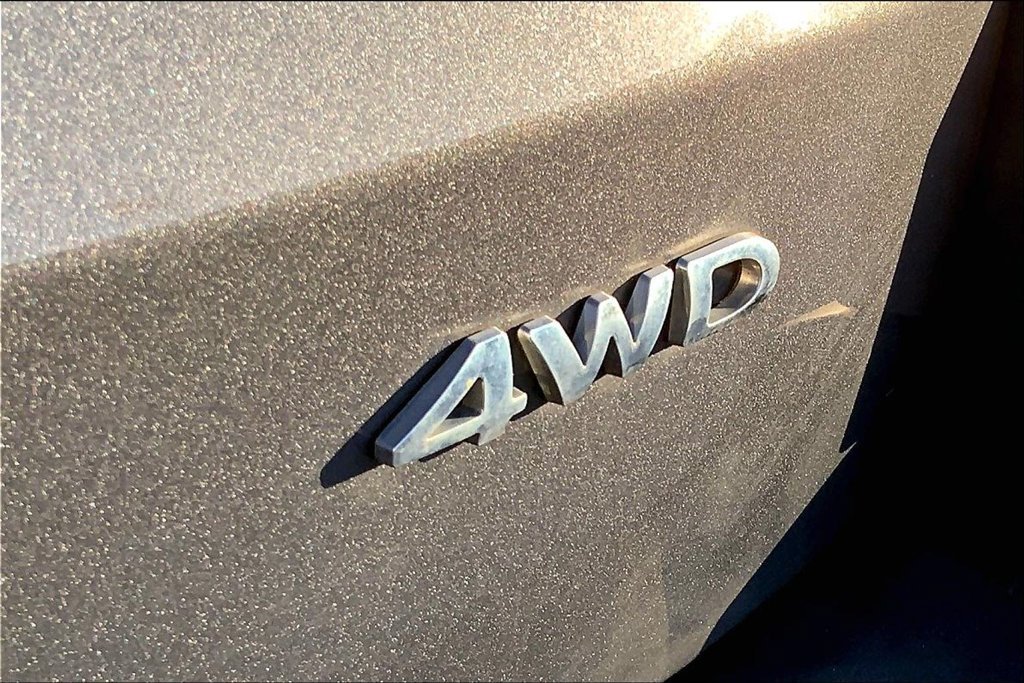 Used 2018 Smoke Metallic Ford SE image 8