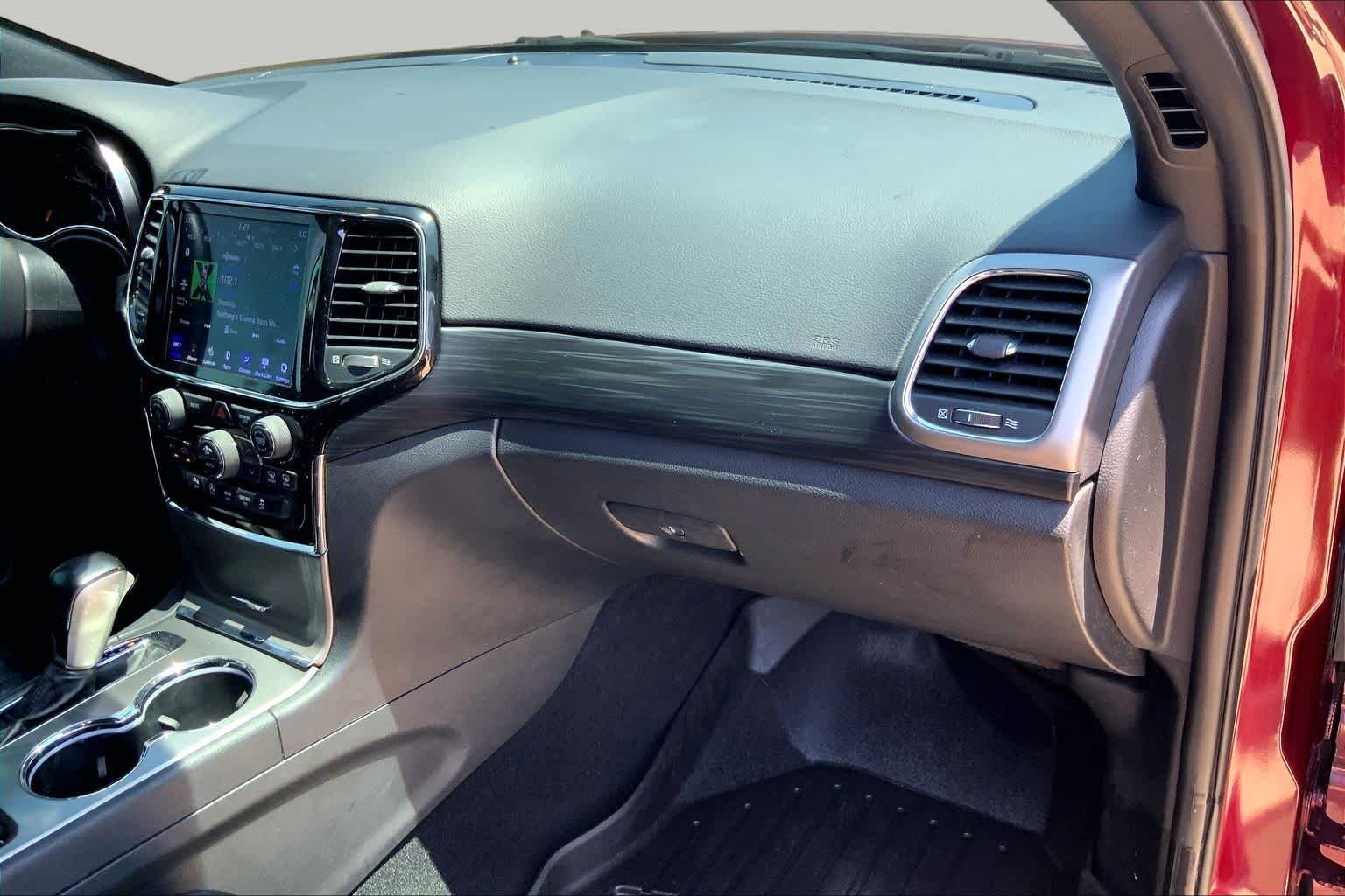 Used 2020 Velvet Red Pearlcoat Jeep Altitude image 18