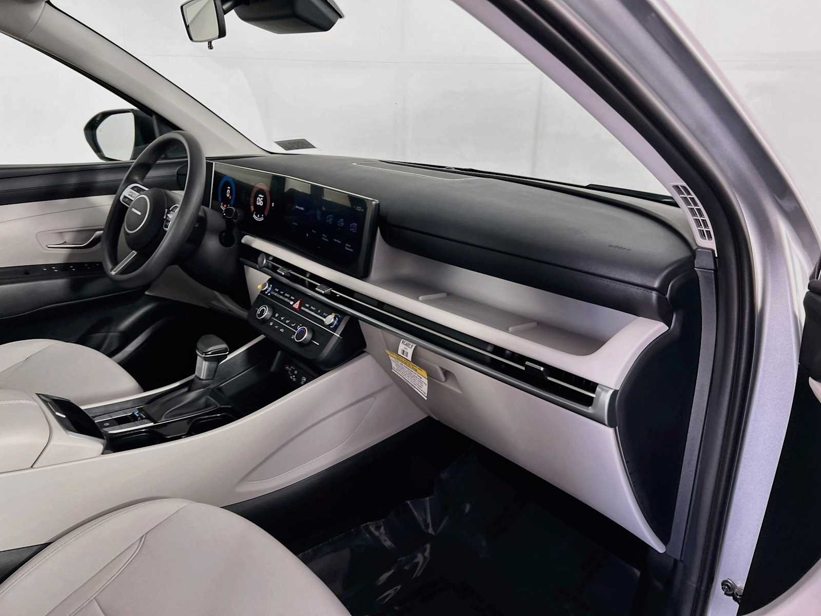 Used 2026 Shimmering Silver Hyundai SE image 28