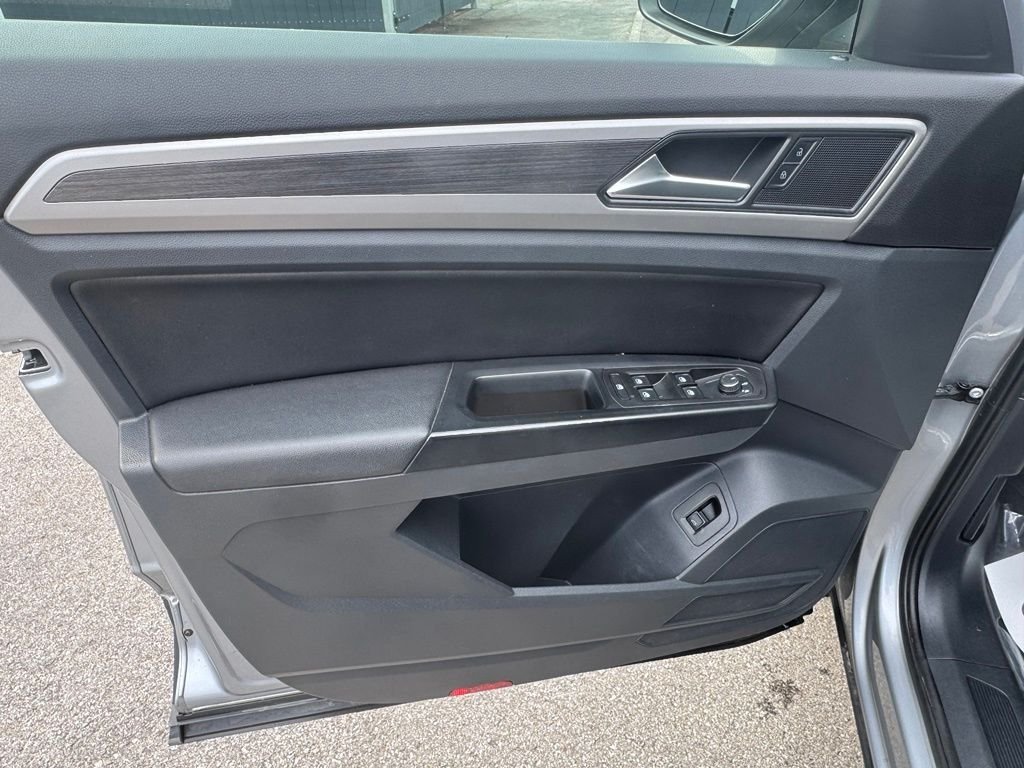 Used 2021 Silver Volkswagen 2.0T SEL image 9