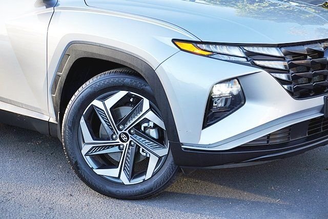 Used 2023 Silver Hyundai SEL image 3