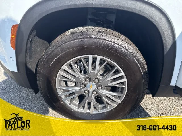 New 2027 Polar White Tricoat Chevrolet LT image 31