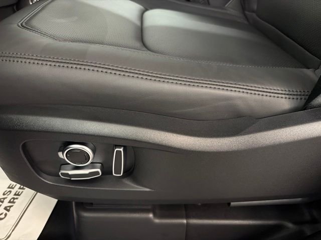 New 2026 Santorini Black Land Rover S image 9