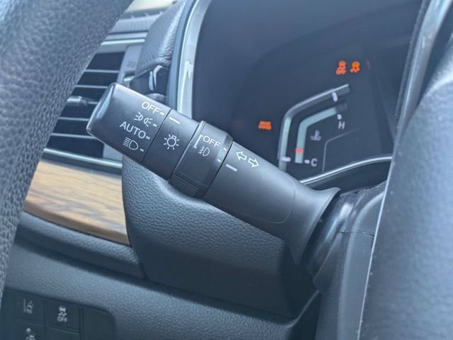 Used 2022 White Honda EX image 27
