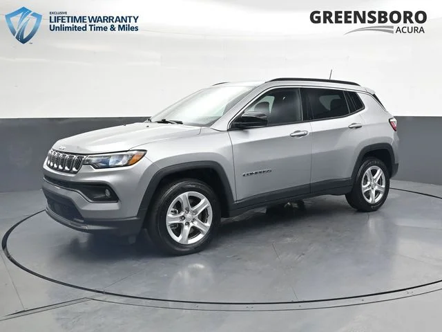 Used 2023 Silver Jeep Latitude image 12