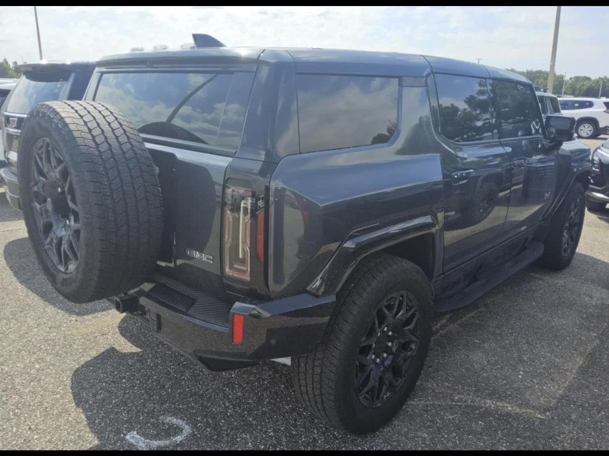 Used 2025 Graphite Blue Metallic GMC 2X image 18