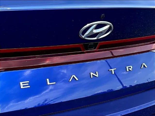 Used 2023 Blue Hyundai SEL image 28