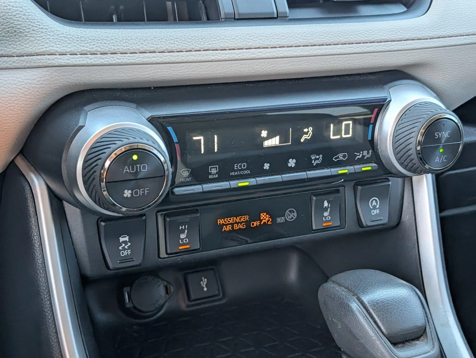 Used 2022 White Toyota XLE image 17