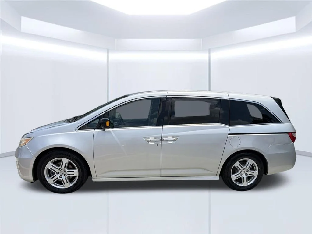 Used 2013 Silver Honda Touring image 3