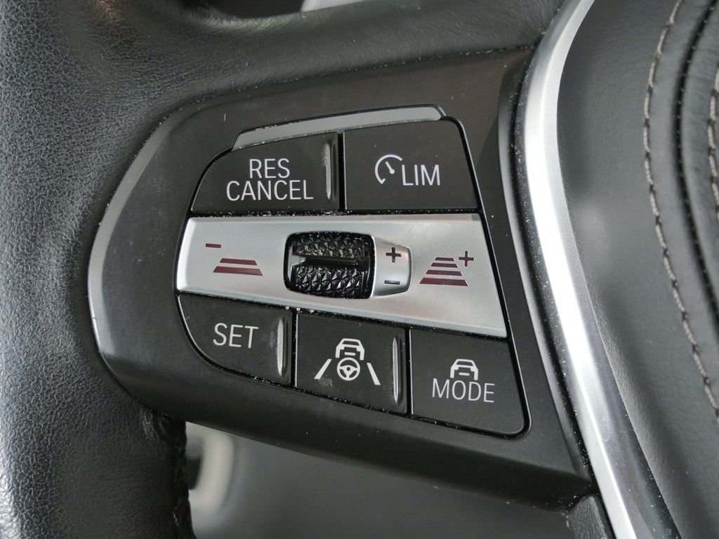 Used 2022 Black Sapphire Metallic BMW xDrive40i image 41