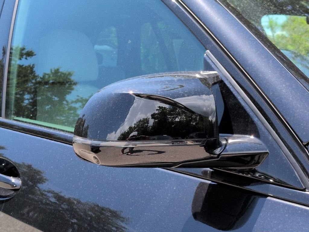 New 2026 Black Sapphire Metallic BMW M60i image 12