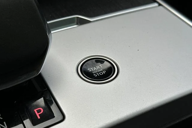 Used 2024 White Land Rover SE image 22