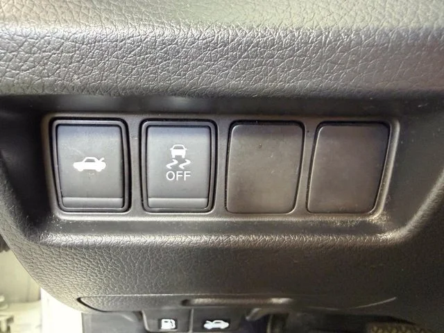 Used 2018 White Nissan 2.5 S image 14