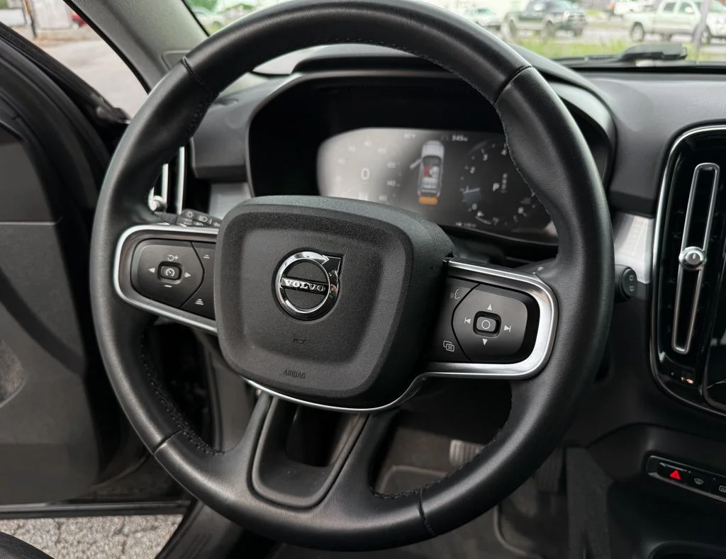 Used 2022 Black Volvo Momentum image 13