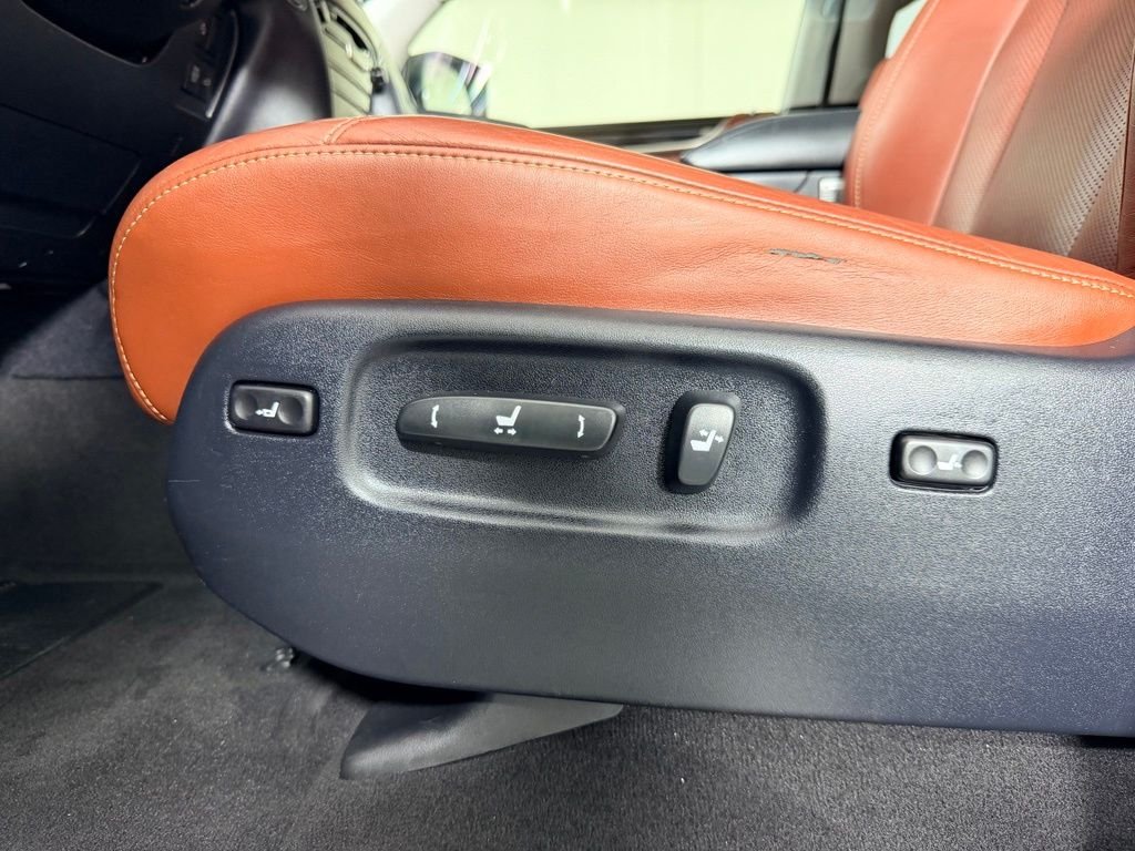 Used 2019 Silver Lexus 570 image 20