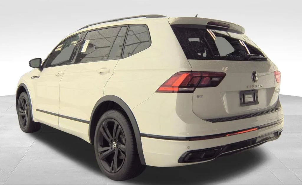 Used 2023 White Volkswagen 2.0T SE R-Line Black image 10