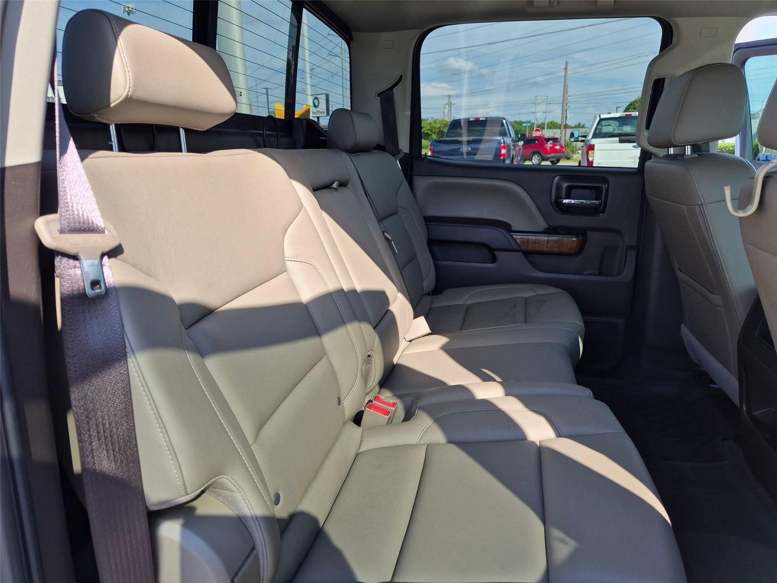 Used 2017 White Frost Tricoat GMC SLT image 30