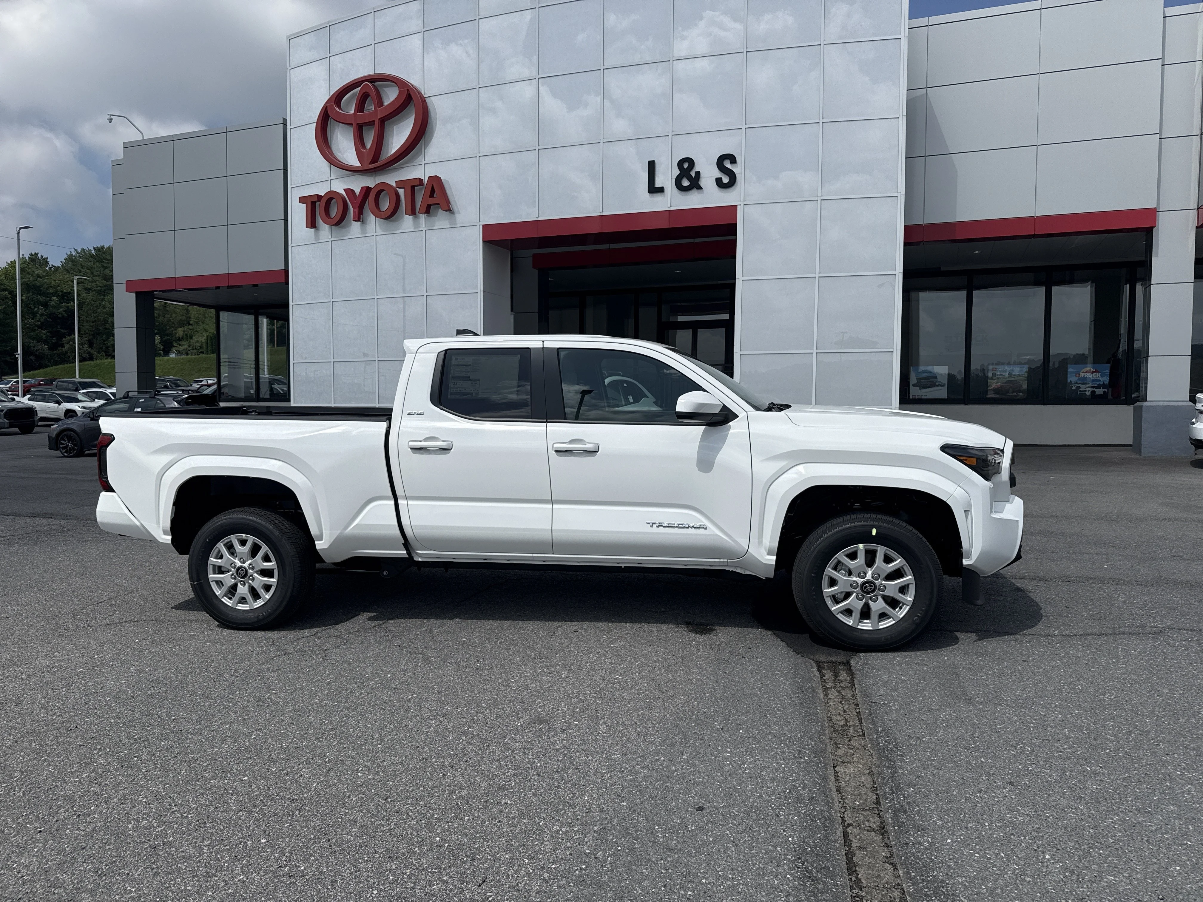 New 2026 Ice Cap Toyota SR5 image 7