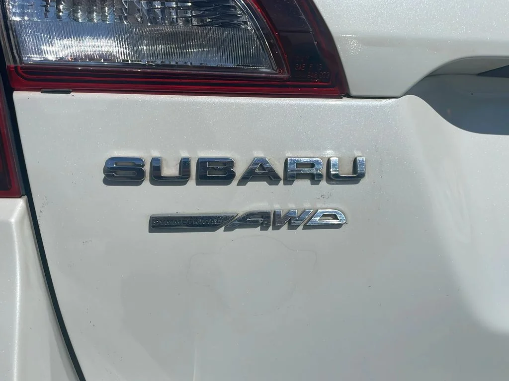Used 2015 Crystal White Pearl Subaru 2.5i Limited image 32