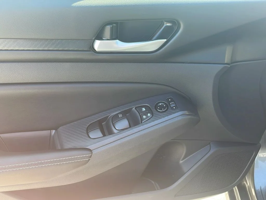 2025 Nissan Altima SV - Photo 11