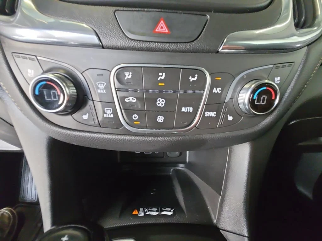 Used 2020 IRIDESCENT PEARL TRICOAT Chevrolet Premier image 17