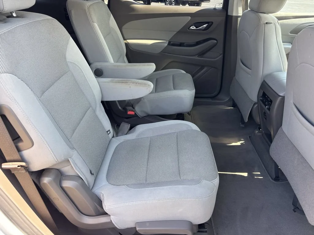 Used 2021 SUMMIT WHITE Chevrolet LT Cloth image 20