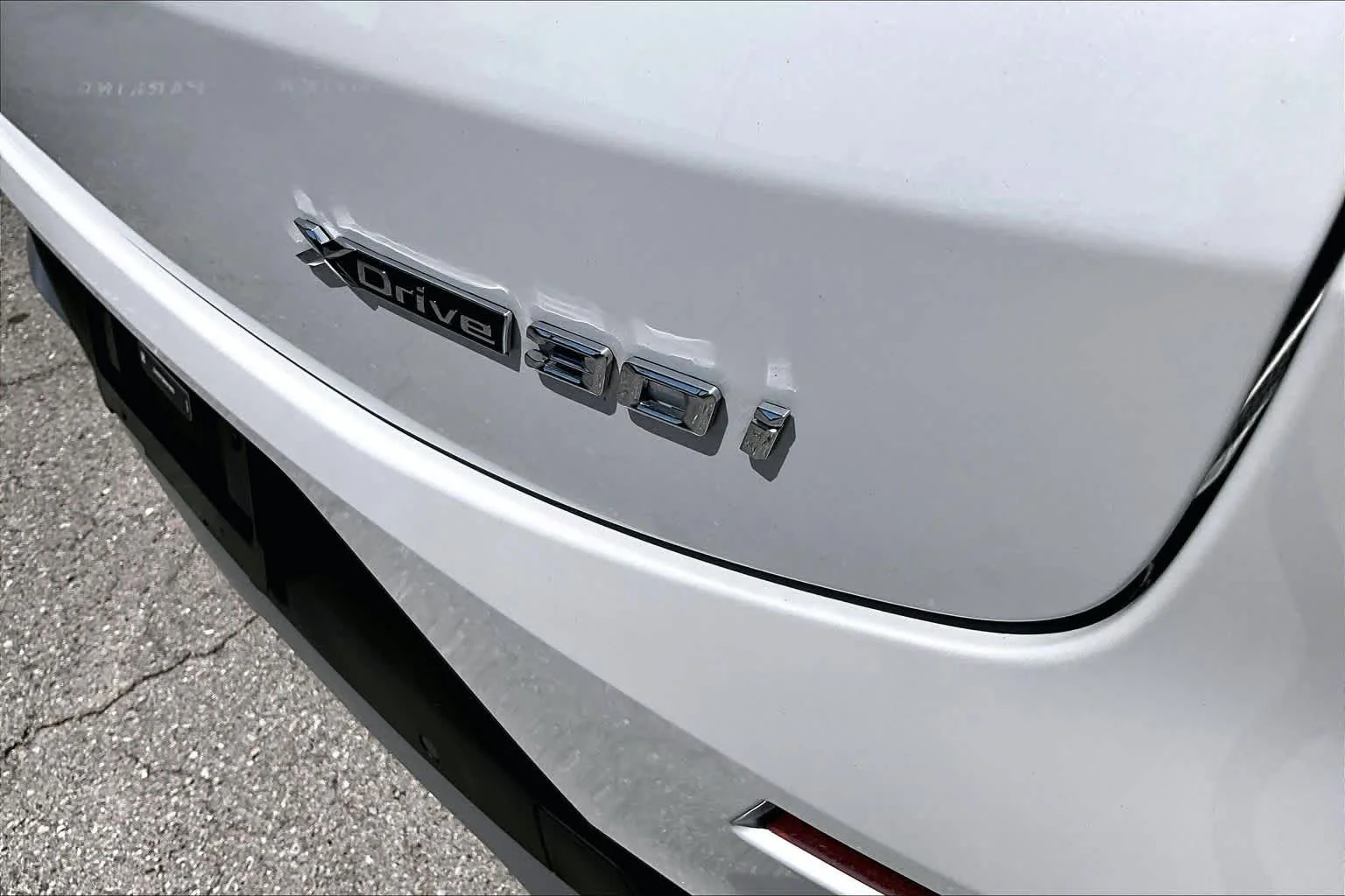 Used 2024 Alpine White BMW xDrive30i image 18