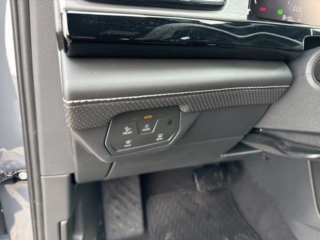 New 2026 Pure Gray Volkswagen 2.0T SE w/Technology image 27
