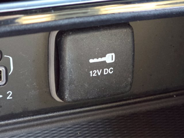 Certified Used 2024 Diamond Black Crystal Pearlcoat Jeep Altitude image 13