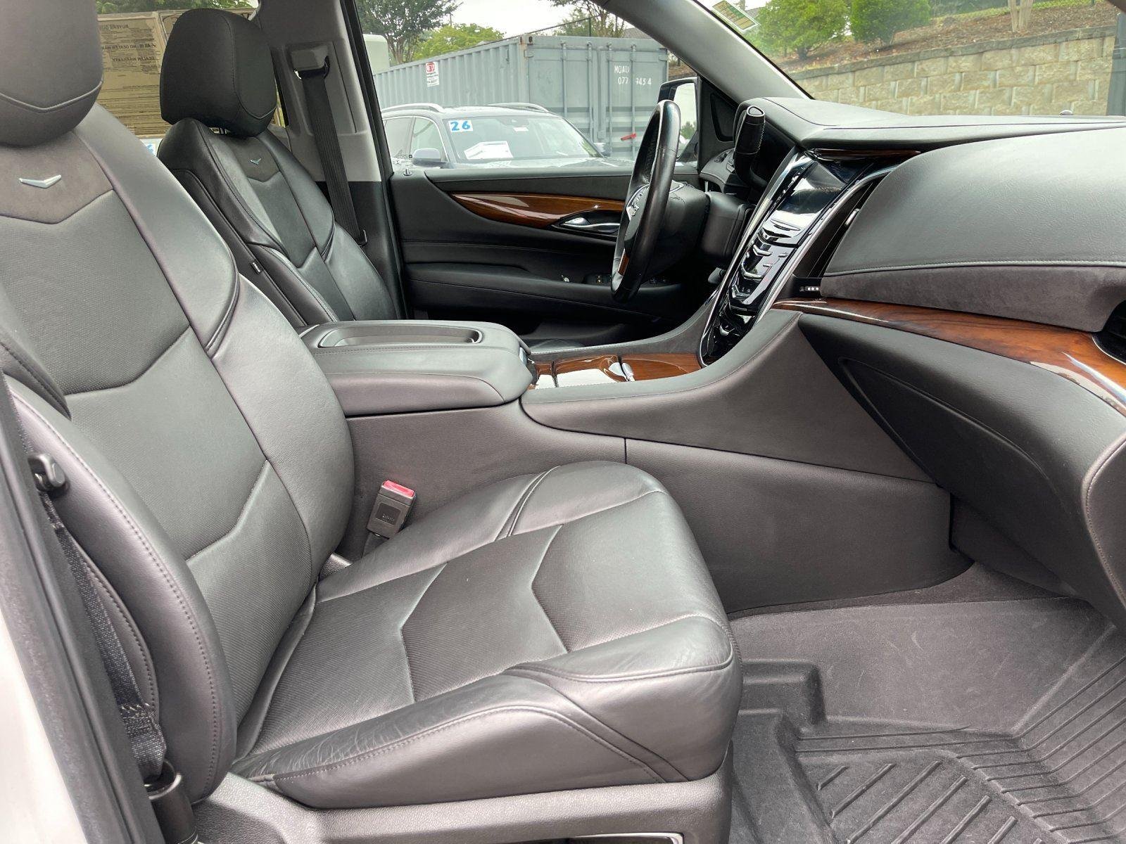 Used 2019 Crystal White Tricoat Cadillac Premium Luxury image 39