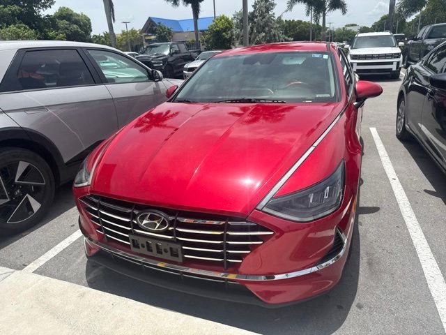 Used 2020 Red Hyundai SE image 2