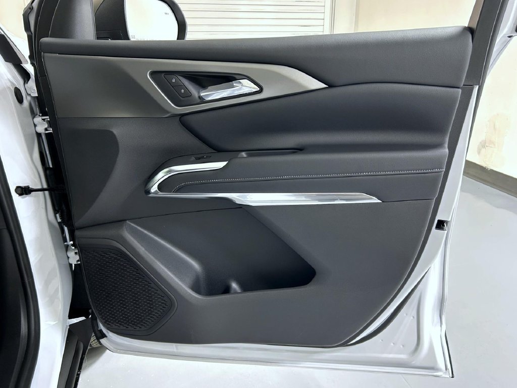 2027 Chevrolet Traverse LT - Photo 16