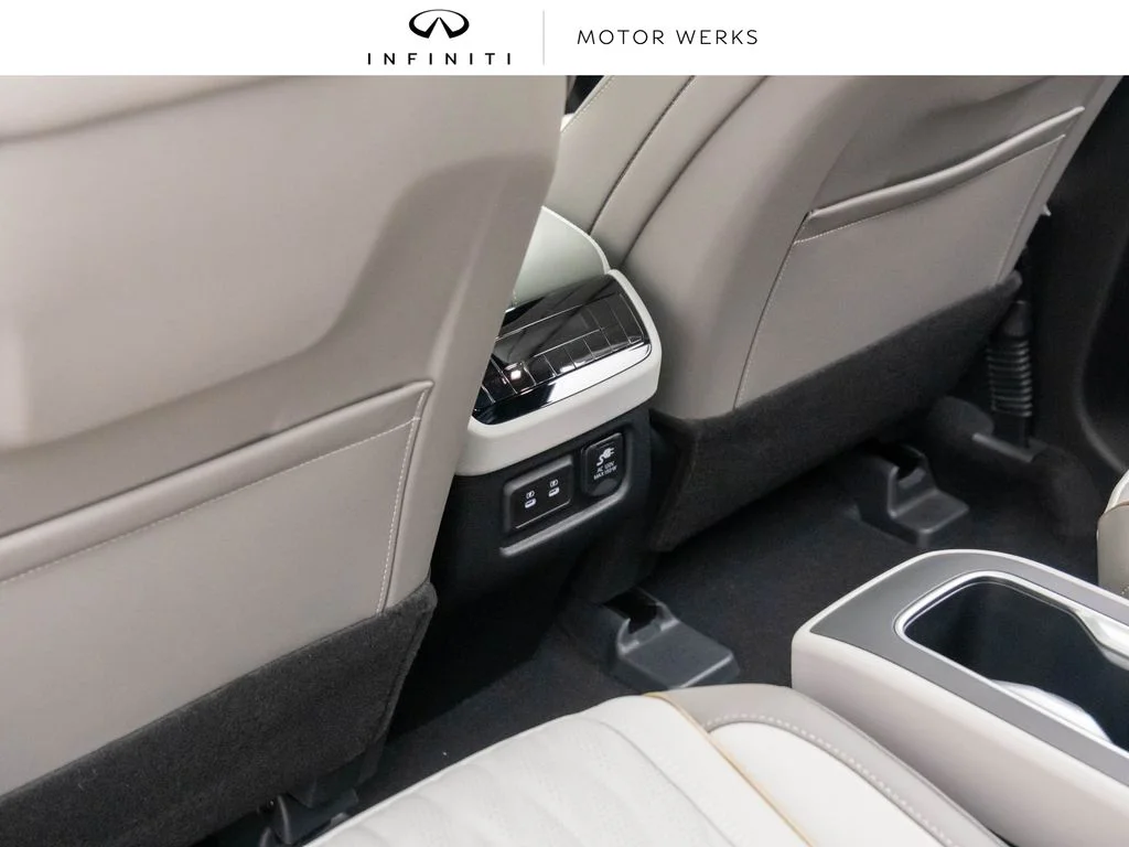 New 2027 2T RAD WHT INFINITI Autograph AWD image 18