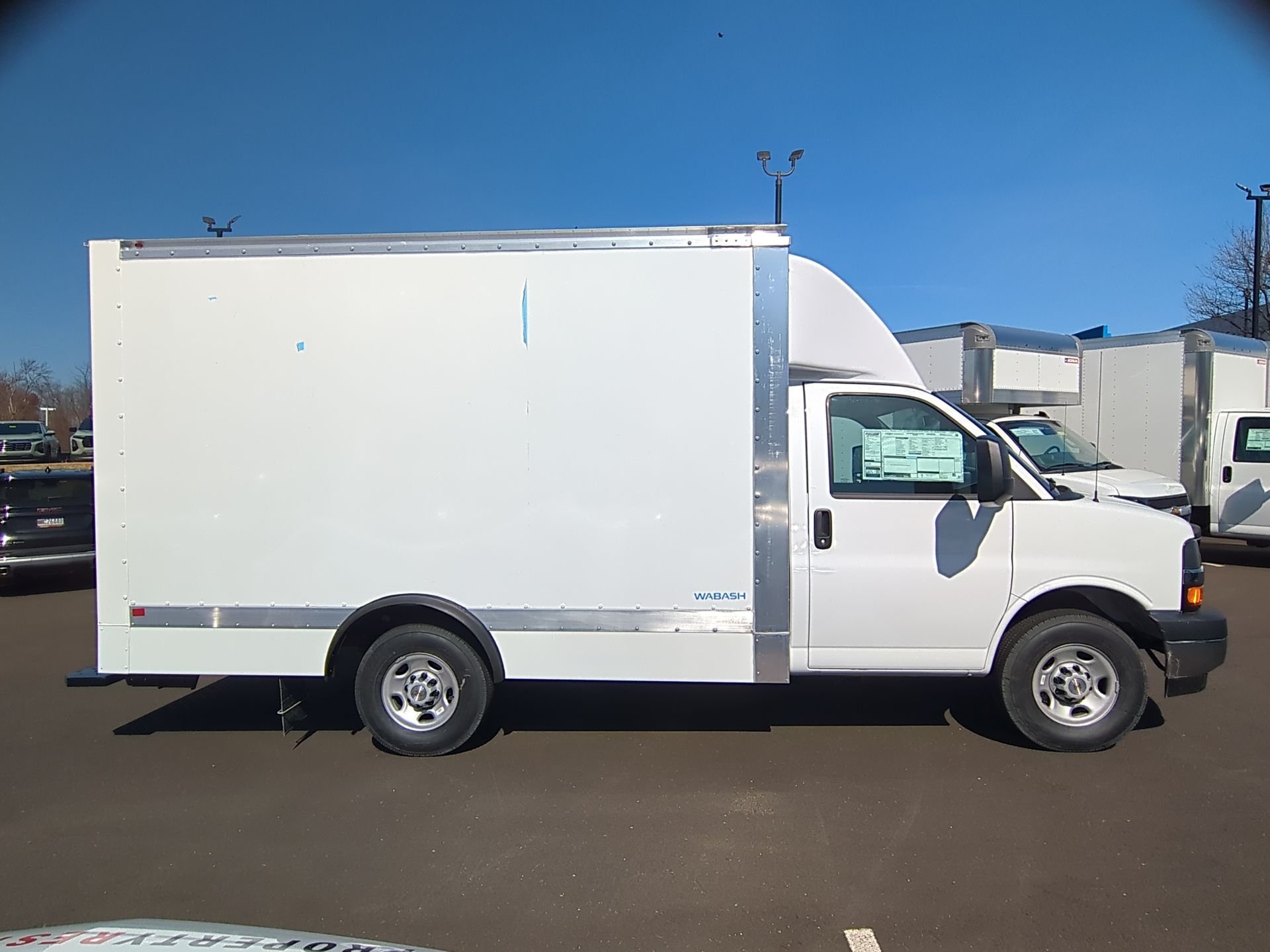 New 2025 Summit White Chevrolet 1WT image 35
