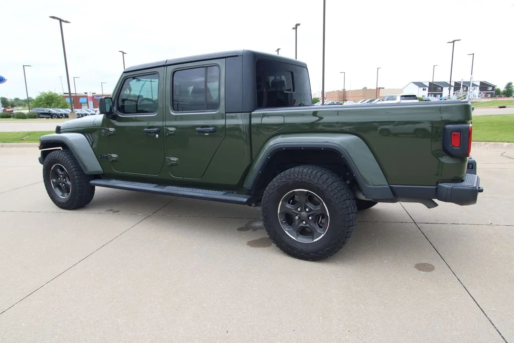 Used 2022 Green Jeep Sport image 17