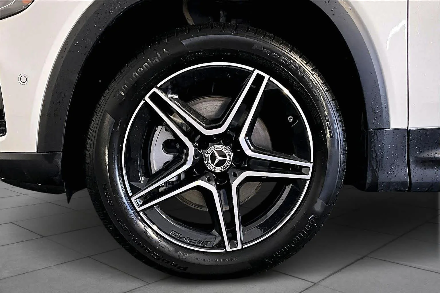 New 2026 Polar White Mercedes-Benz GLB 250 image 17