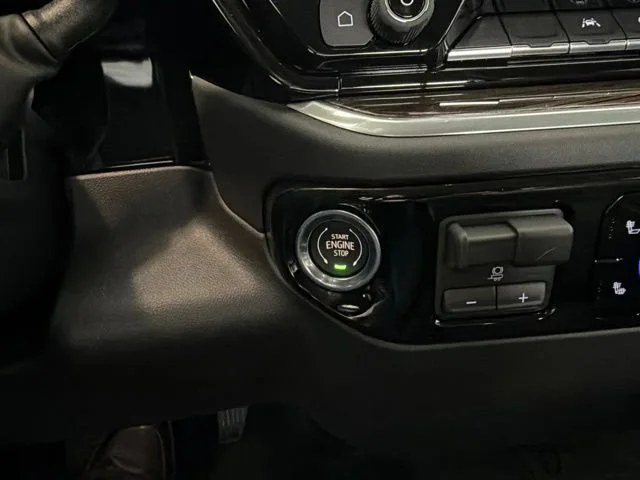 New 2026 Summit White Chevrolet LT image 39