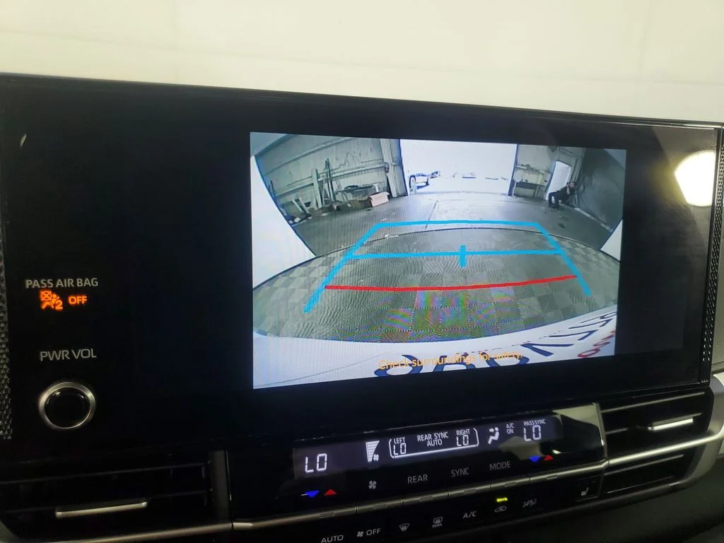 2025 Toyota Sienna XLE - Photo 21