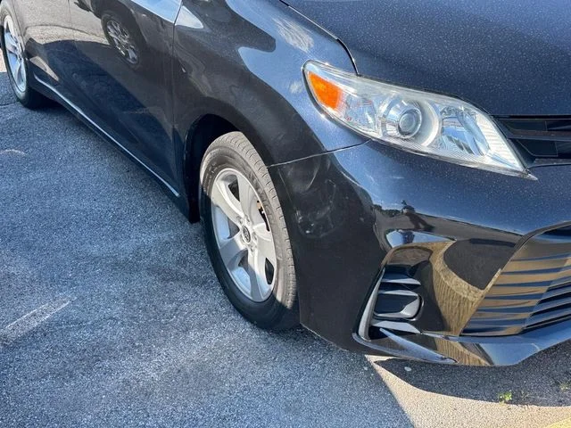 Used 2020 Black Toyota L image 10