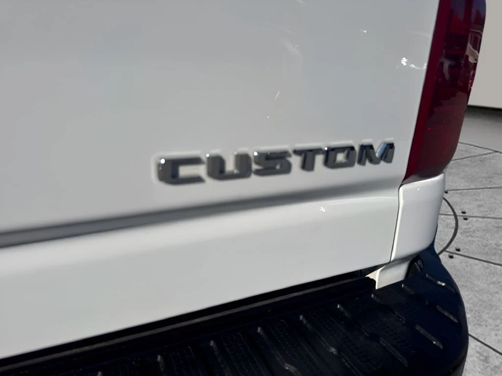 Used 2024 White Chevrolet Custom image 25