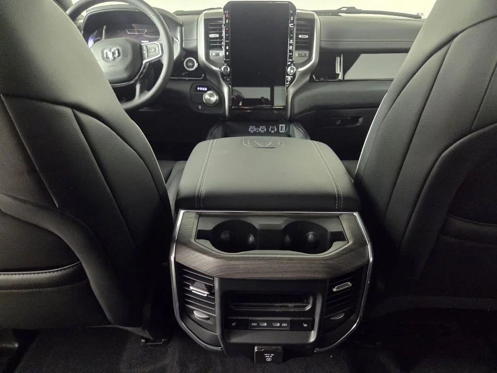 New 2026 Diamond Black Crystal Pearl-Coat Exterior Paint RAM Laramie image 19