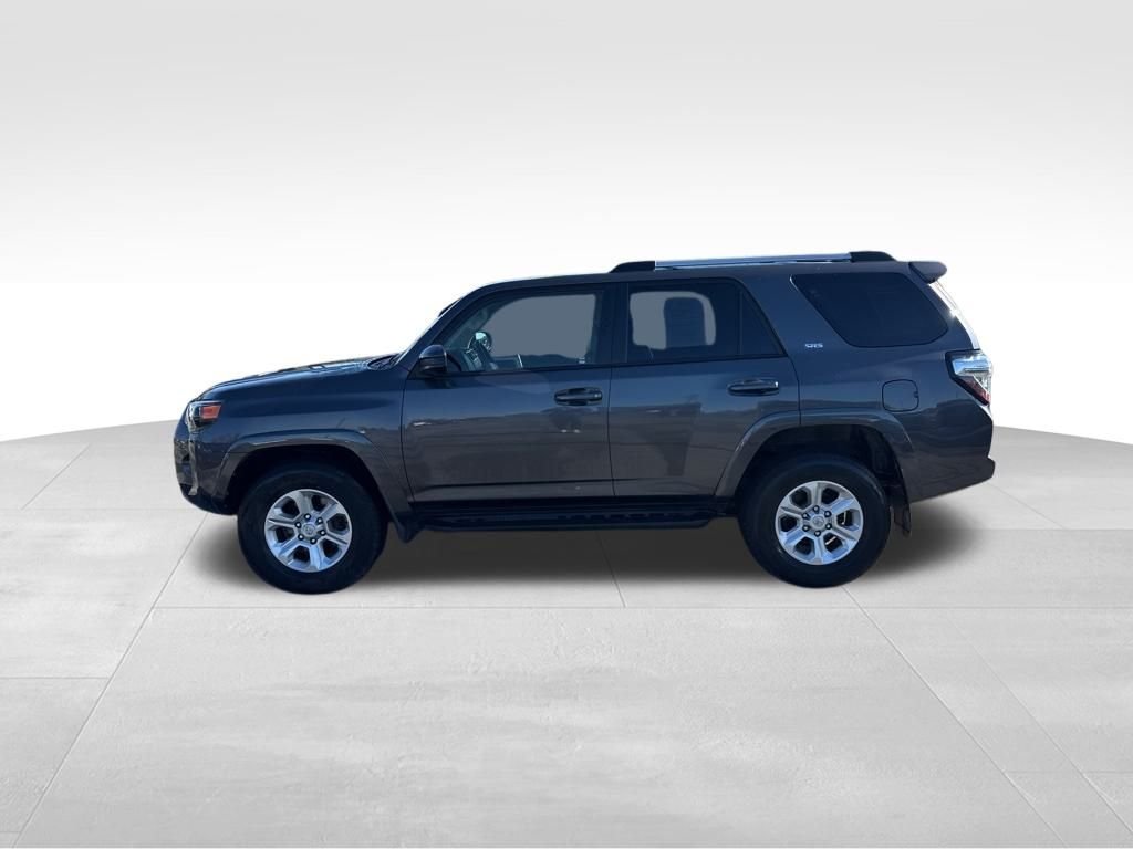2022 Toyota 4Runner SR5 photo 2