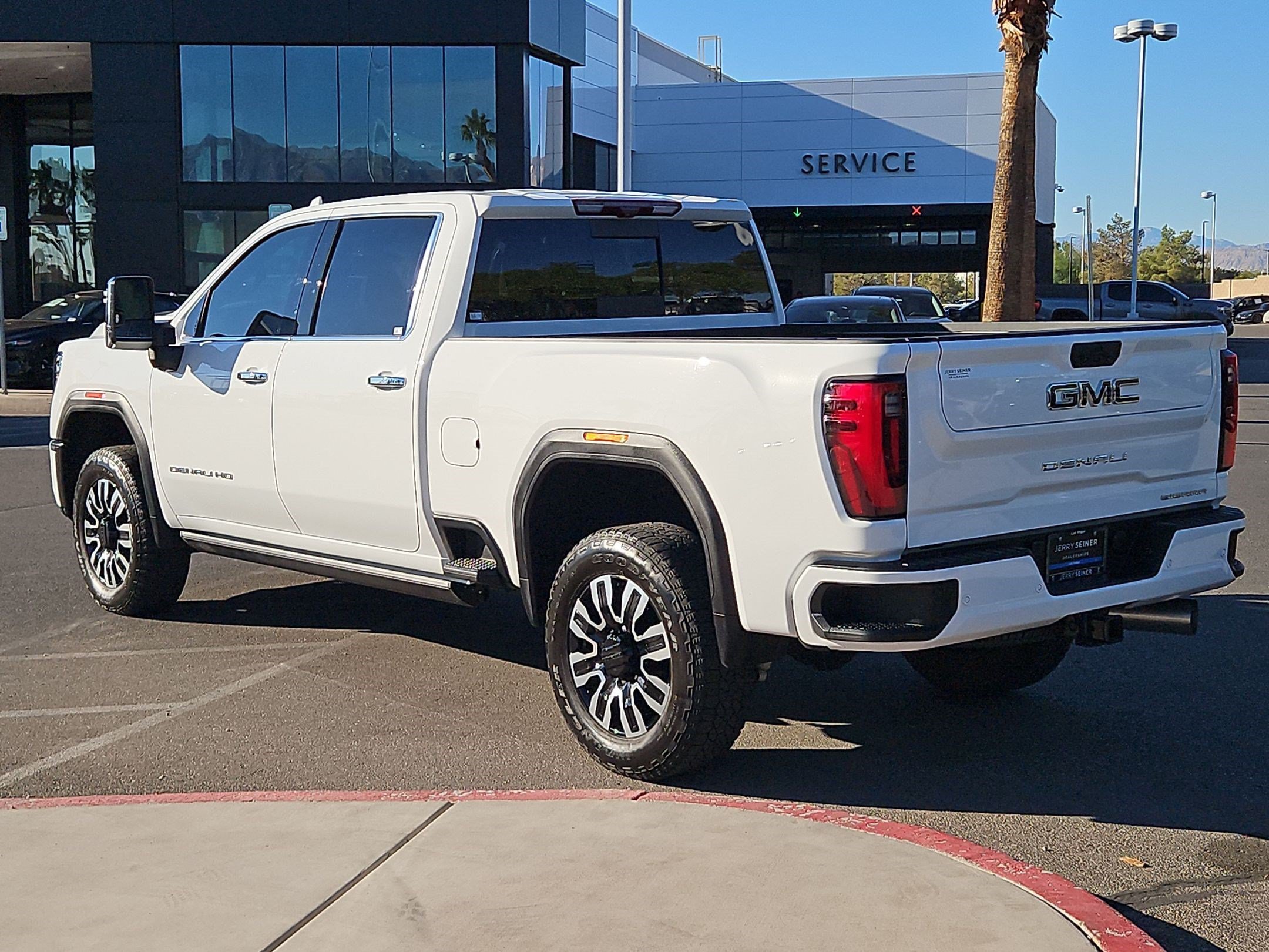 Used 2025 Summit White GMC Denali Ultimate image 4