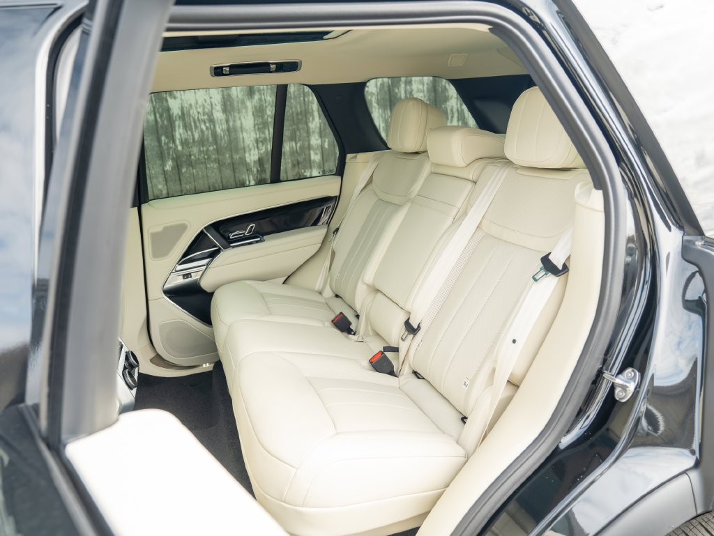 New 2026 Santorini Black Land Rover SE image 23