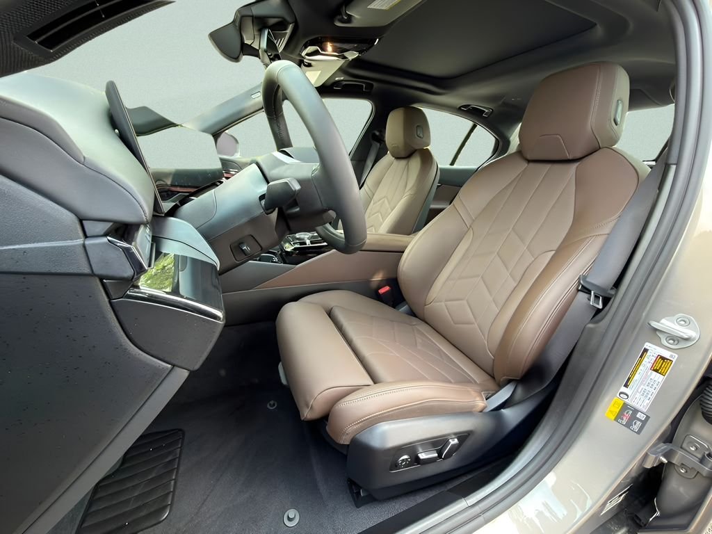 New 2027 Oxide Grey Metallic BMW xDrive40 image 10