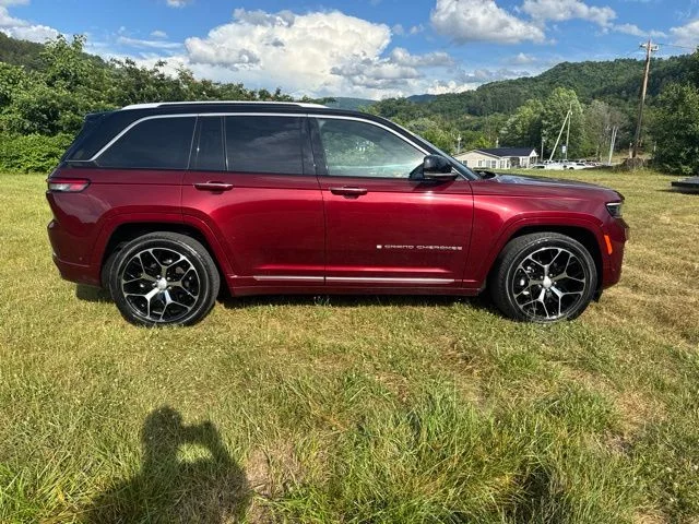 Used 2023 Red Jeep Summit Reserve image 9