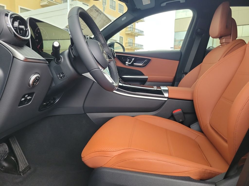 New 2026 Black Mercedes-Benz GLC 300 image 20