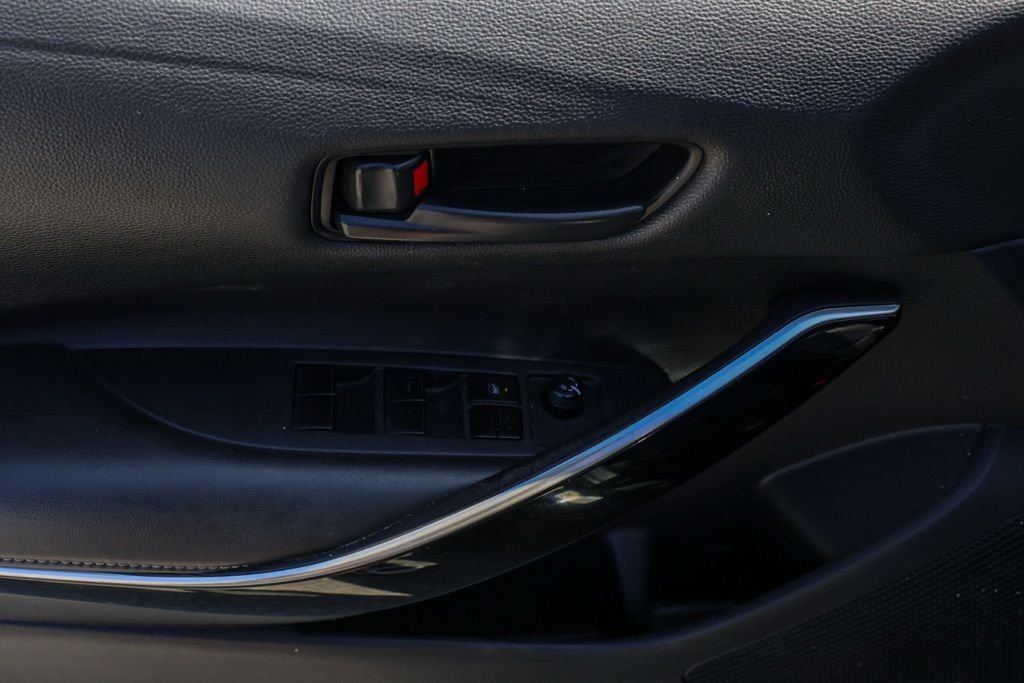Used 2022  Toyota LE image 24