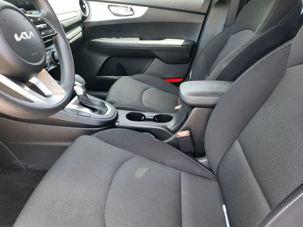 2024 Kia Forte LXS - Photo 7